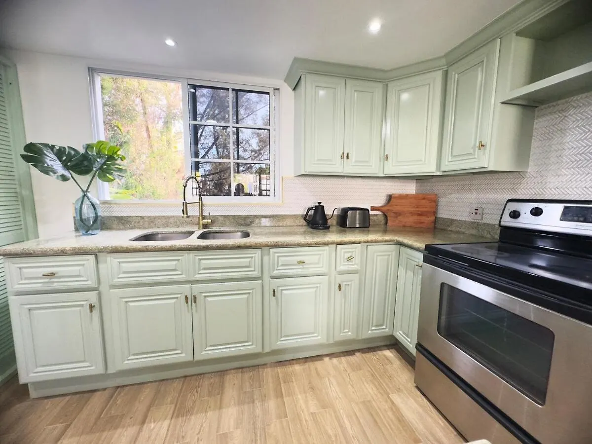 Newly Renovated 2Br 2Ba With Beach Access Montego Bay Apartment